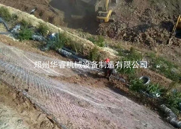 杂石边坡中低挂铁丝网